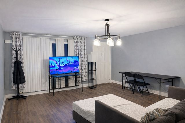 1377 Greenbay Avenue, Calumet City, IL 60409