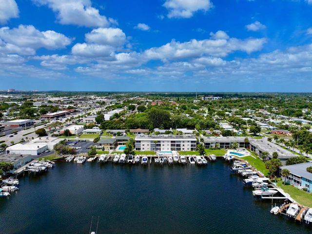 312 Northlake Drive 104, North Palm Beach, FL 33408