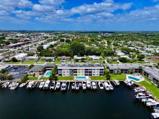 312 Northlake Drive 104, North Palm Beach, FL 33408