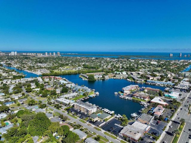 312 Northlake Drive 104, North Palm Beach, FL 33408