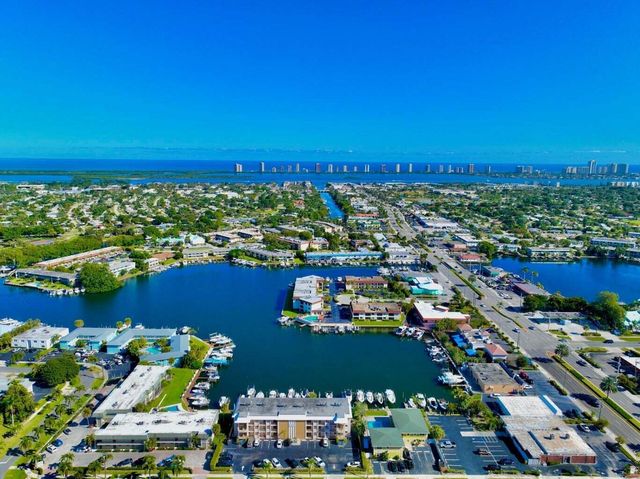 312 Northlake Drive 104, North Palm Beach, FL 33408