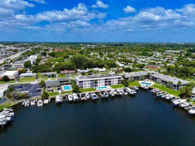 312 Northlake Drive 104, North Palm Beach, FL 33408