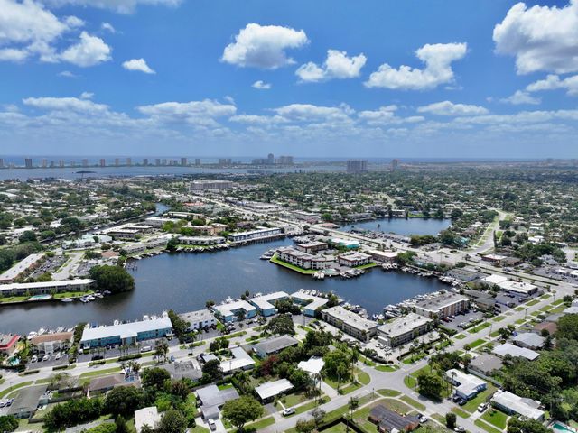 312 Northlake Drive 104, North Palm Beach, FL 33408