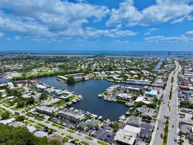 312 Northlake Drive 104, North Palm Beach, FL 33408