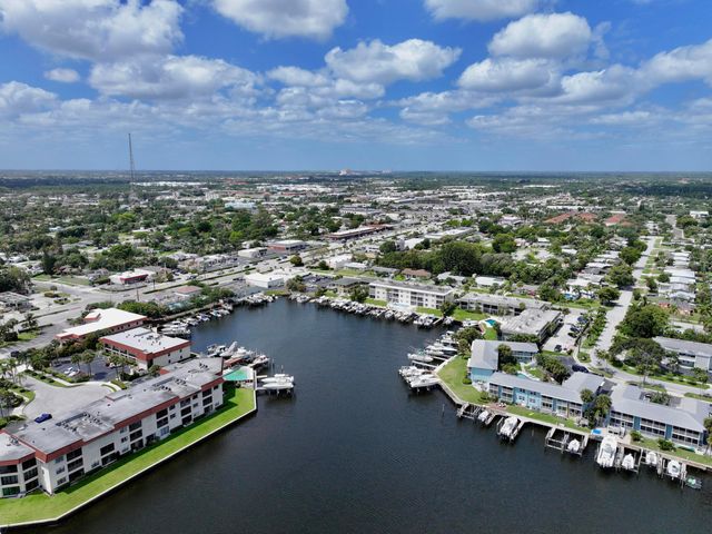 312 Northlake Drive 104, North Palm Beach, FL 33408