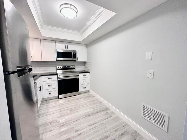 312 Northlake Drive 104, North Palm Beach, FL 33408