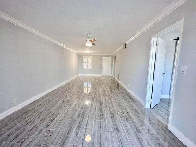 312 Northlake Drive 104, North Palm Beach, FL 33408