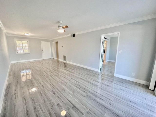 312 Northlake Drive 104, North Palm Beach, FL 33408