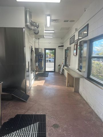 216 North Avenue 1-11 And Carwash, Grand Junction, CO 81501