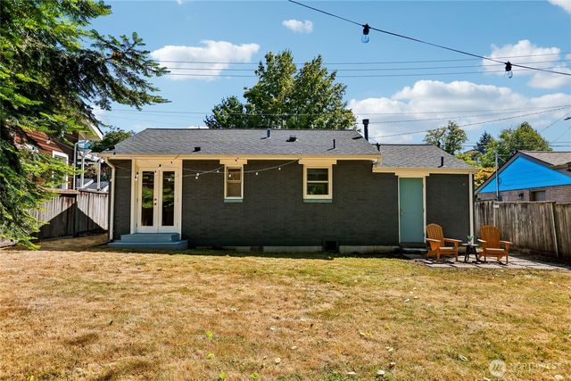 9227 Palatine Avenue N, Seattle, WA 98103