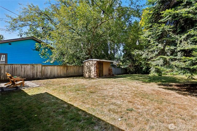 9227 Palatine Avenue N, Seattle, WA 98103