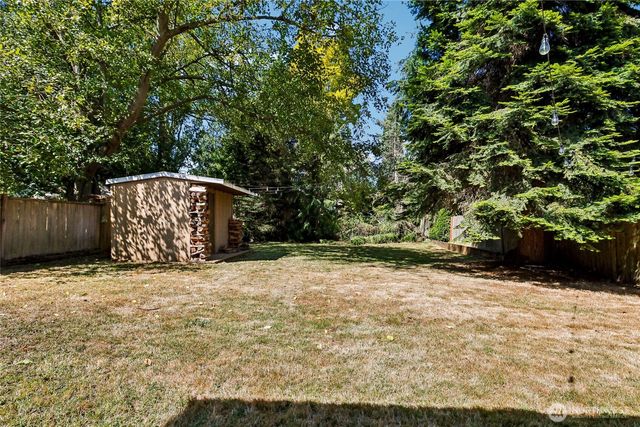 9227 Palatine Avenue N, Seattle, WA 98103