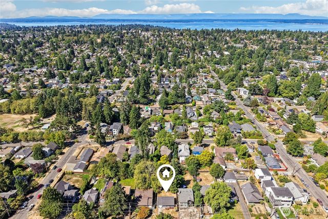 9227 Palatine Avenue N, Seattle, WA 98103