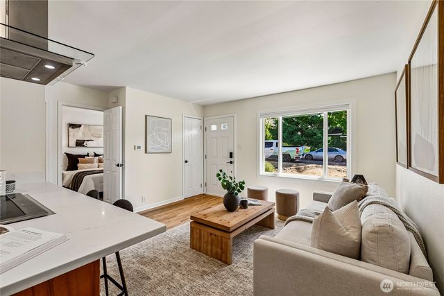 9227 Palatine Avenue N, Seattle, WA 98103