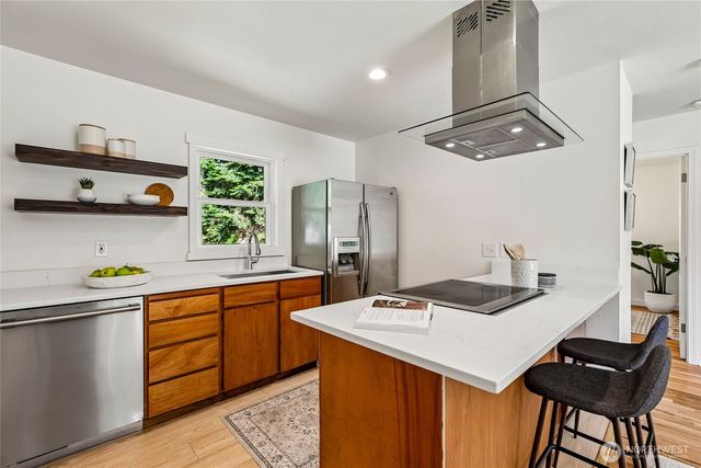 9227 Palatine Avenue N, Seattle, WA 98103