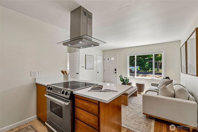 9227 Palatine Avenue N, Seattle, WA 98103