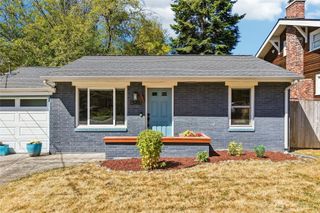9227 Palatine Avenue N, Seattle, WA 98103