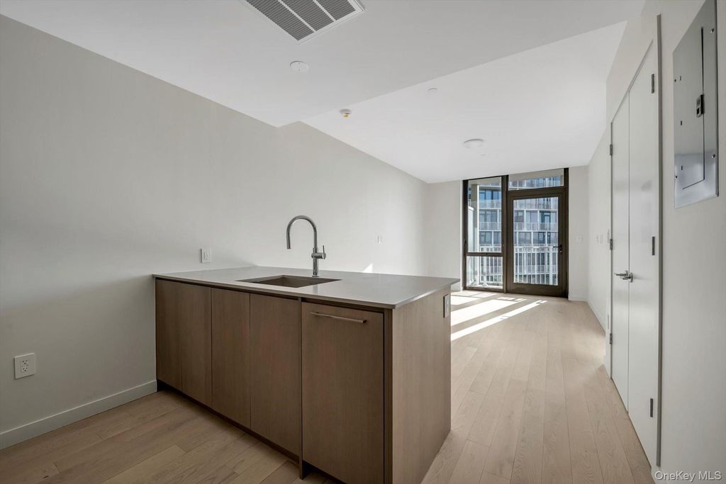 13102A 40th Road 9D, Flushing, NY 11354 — photo 2