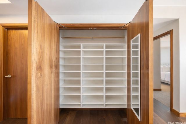 1555 Kapiolani Boulevard 2002, Honolulu, HI 96814