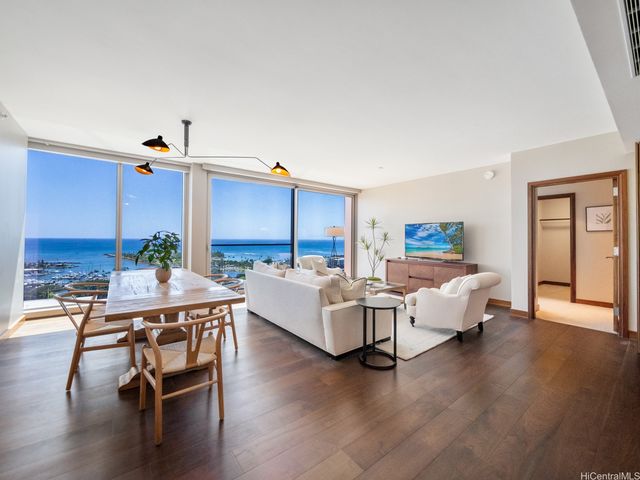1555 Kapiolani Boulevard 2002, Honolulu, HI 96814
