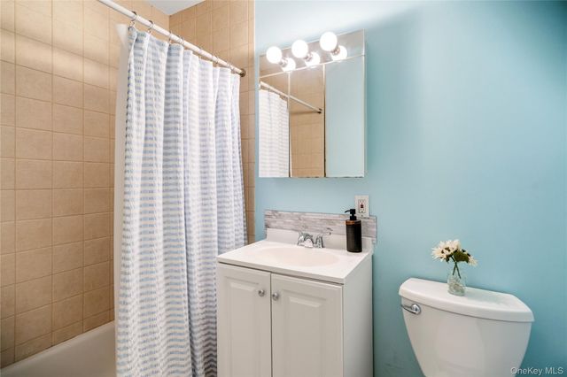 61 Maine Avenue F15, Rockville Centre, NY 11570