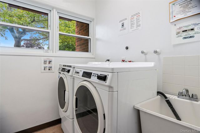 61 Maine Avenue F15, Rockville Centre, NY 11570