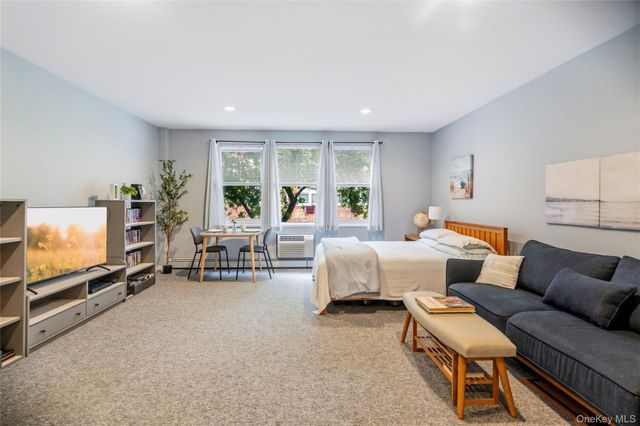 61 Maine Avenue F15, Rockville Centre, NY 11570