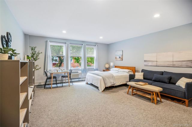 61 Maine Avenue F15, Rockville Centre, NY 11570