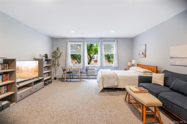 61 Maine Avenue F15, Rockville Centre, NY 11570
