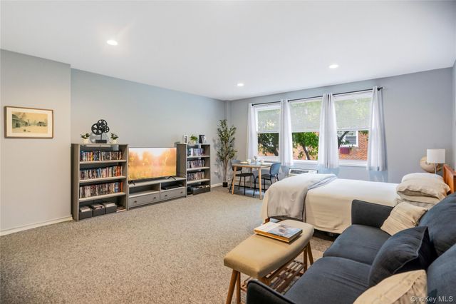 61 Maine Avenue F15, Rockville Centre, NY 11570