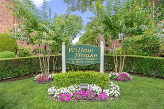 61 Maine Avenue F15, Rockville Centre, NY 11570