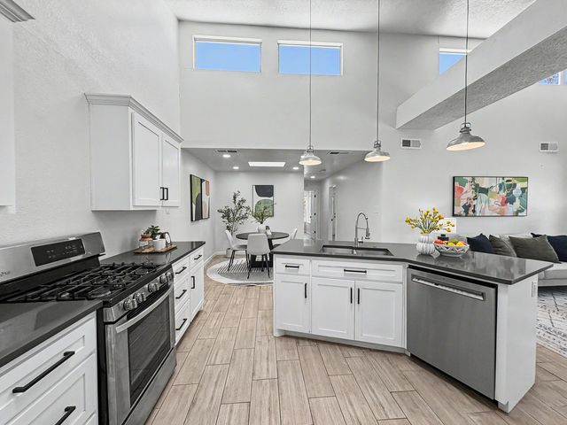 6821 Keeling Street NW, Albuquerque, NM 87120