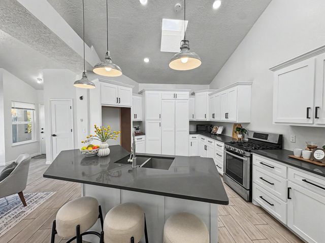 6821 Keeling Street NW, Albuquerque, NM 87120