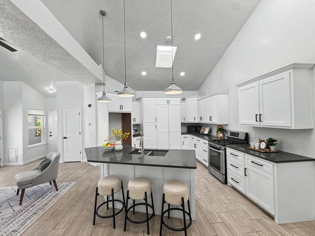 6821 Keeling Street NW, Albuquerque, NM 87120