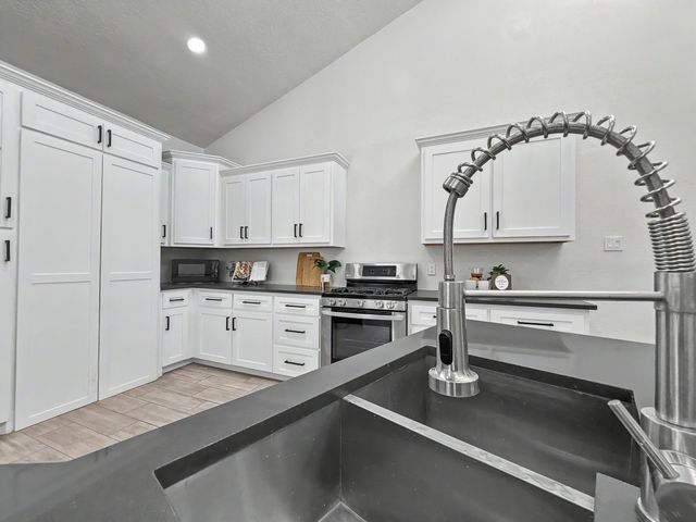 6821 Keeling Street NW, Albuquerque, NM 87120
