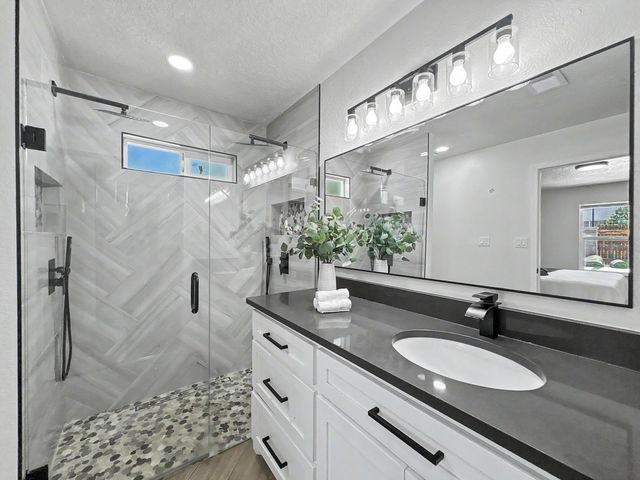 6821 Keeling Street NW, Albuquerque, NM 87120
