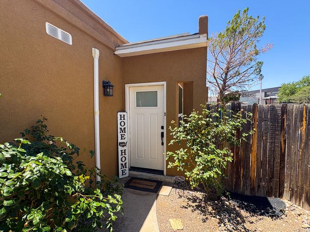 6821 Keeling Street NW, Albuquerque, NM 87120