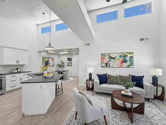 6821 Keeling Street NW, Albuquerque, NM 87120