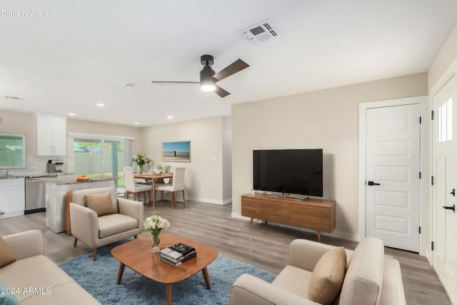 1602 W ROCKWOOD Drive, Phoenix, AZ 85027