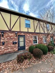 1335 12th Street Drive NW 12, Hickory, NC 28601