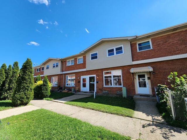 8813 N Grand Street, Niles, IL 60714