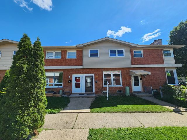8813 N Grand Street, Niles, IL 60714