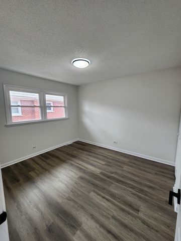 8813 N Grand Street, Niles, IL 60714
