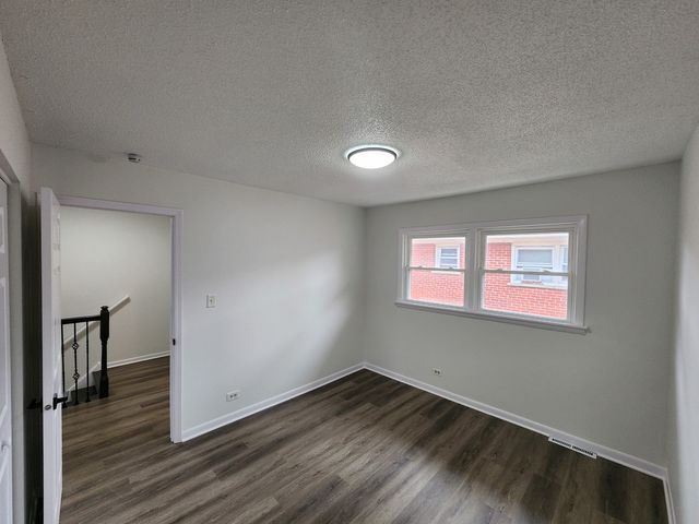 8813 N Grand Street, Niles, IL 60714