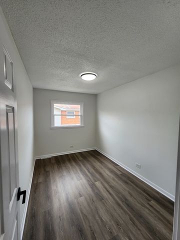 8813 N Grand Street, Niles, IL 60714