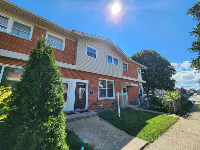 8813 N Grand Street, Niles, IL 60714