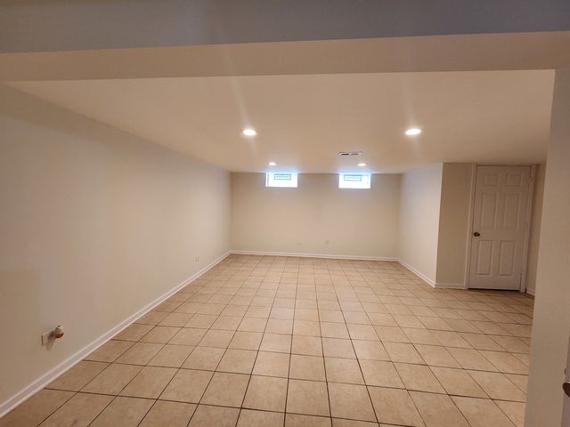 8813 N Grand Street, Niles, IL 60714