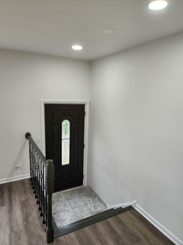 8813 N Grand Street, Niles, IL 60714