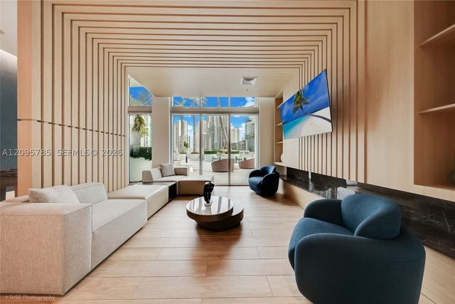 90 SW 3rd St PH-10, Miami, FL 33130