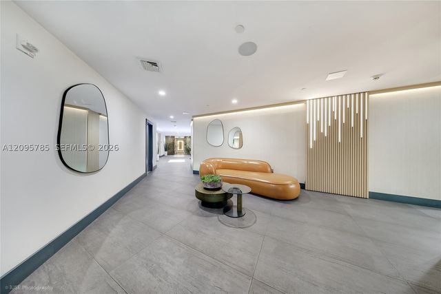 90 SW 3rd St PH-10, Miami, FL 33130